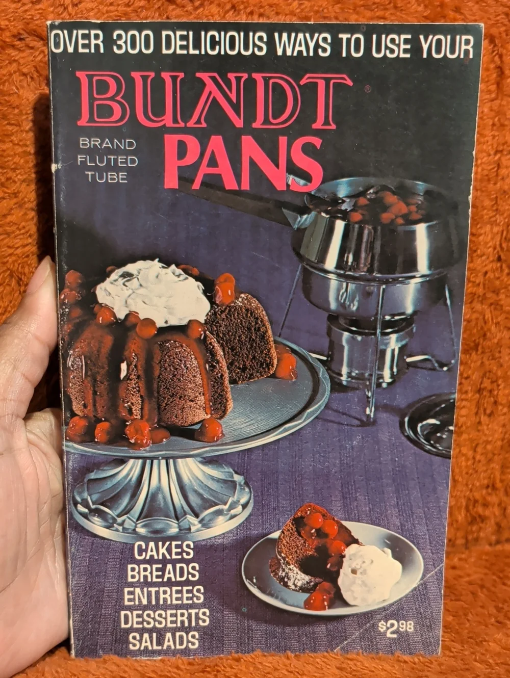 Over 300 Delicious Ways To Use Your Bundt Pans ( Paperback )